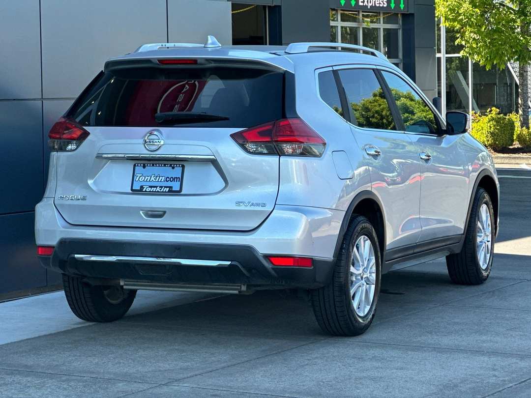 2017 Nissan Rogue SV - Image 3
