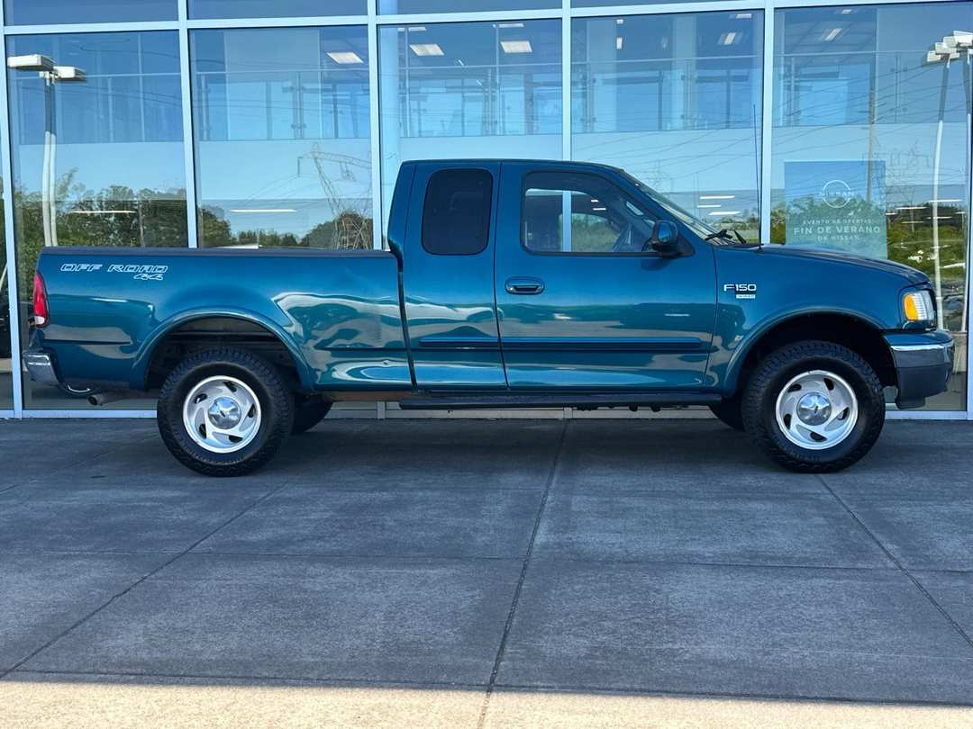 2001 Ford F-150 XLT - Image 2