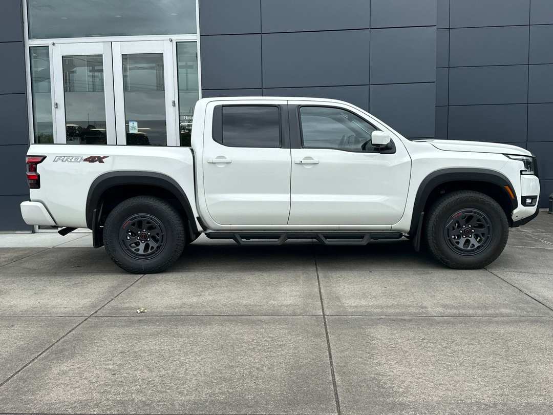 2026 Nissan Frontier PRO4X - Image 2