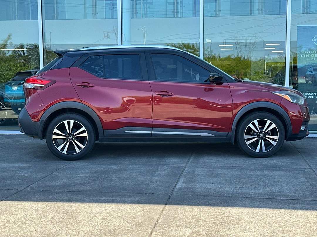 2019 Nissan Kicks SR - Image 2