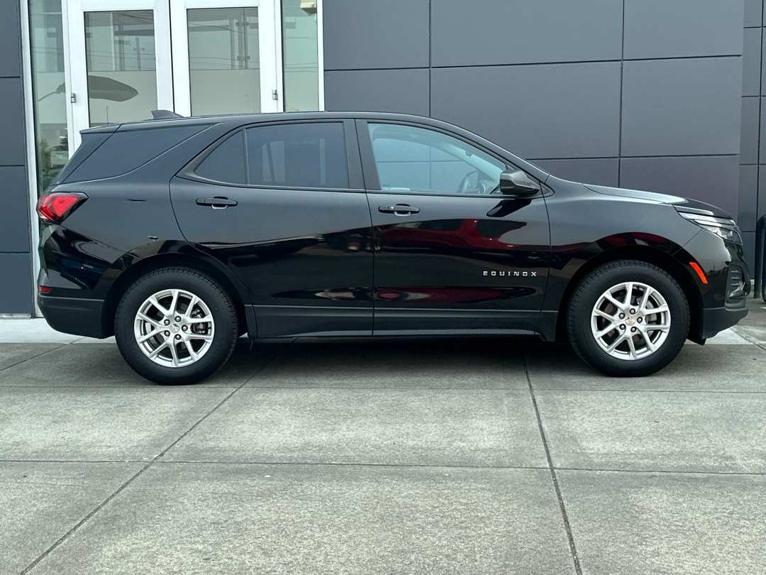 2023 Chevrolet Equinox LS - Image 2