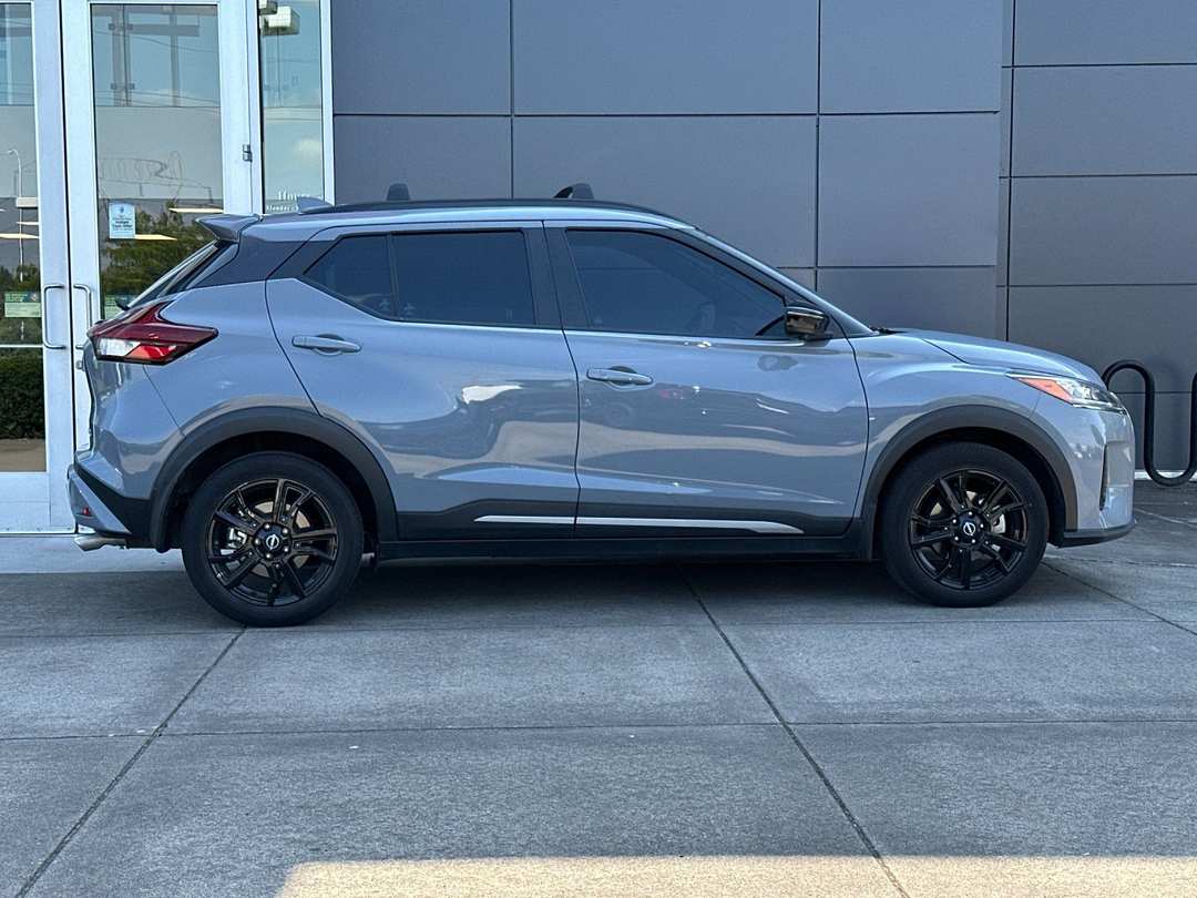 2022 Nissan Kicks SR - Image 2