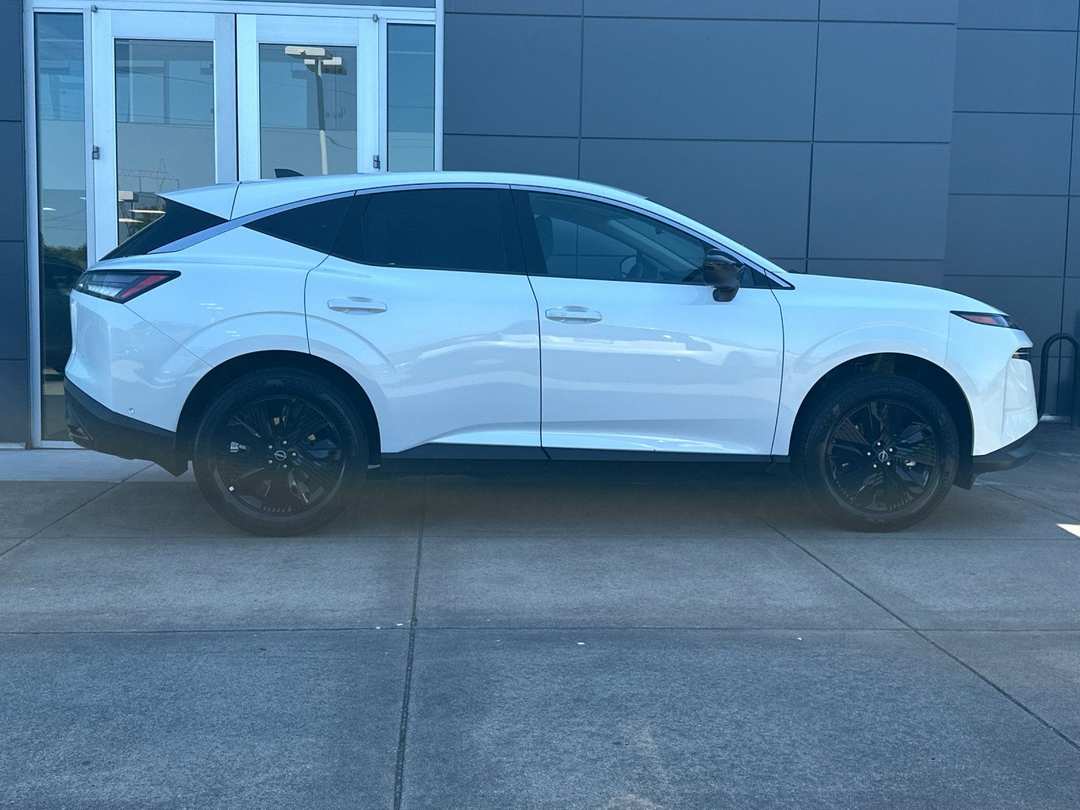 2025 Nissan Murano SV - Image 2