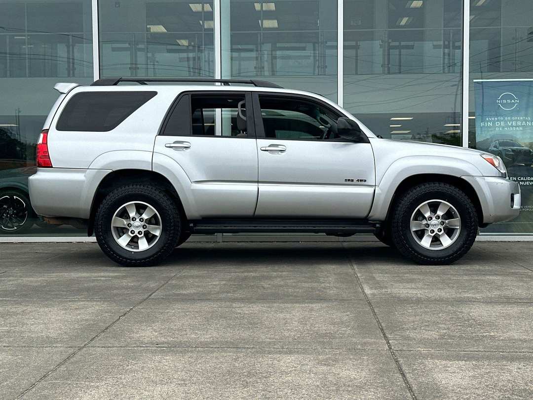 2006 Toyota 4Runner SR5 - Image 2