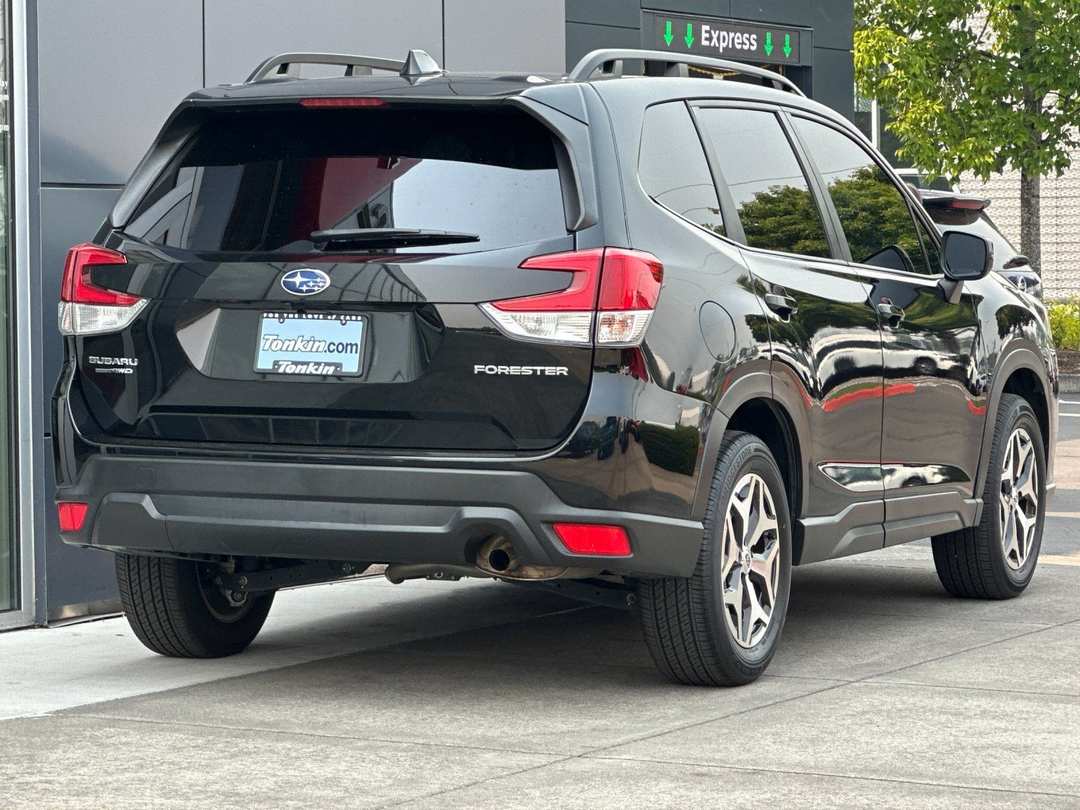 2022 Subaru Forester Premium - Image 3
