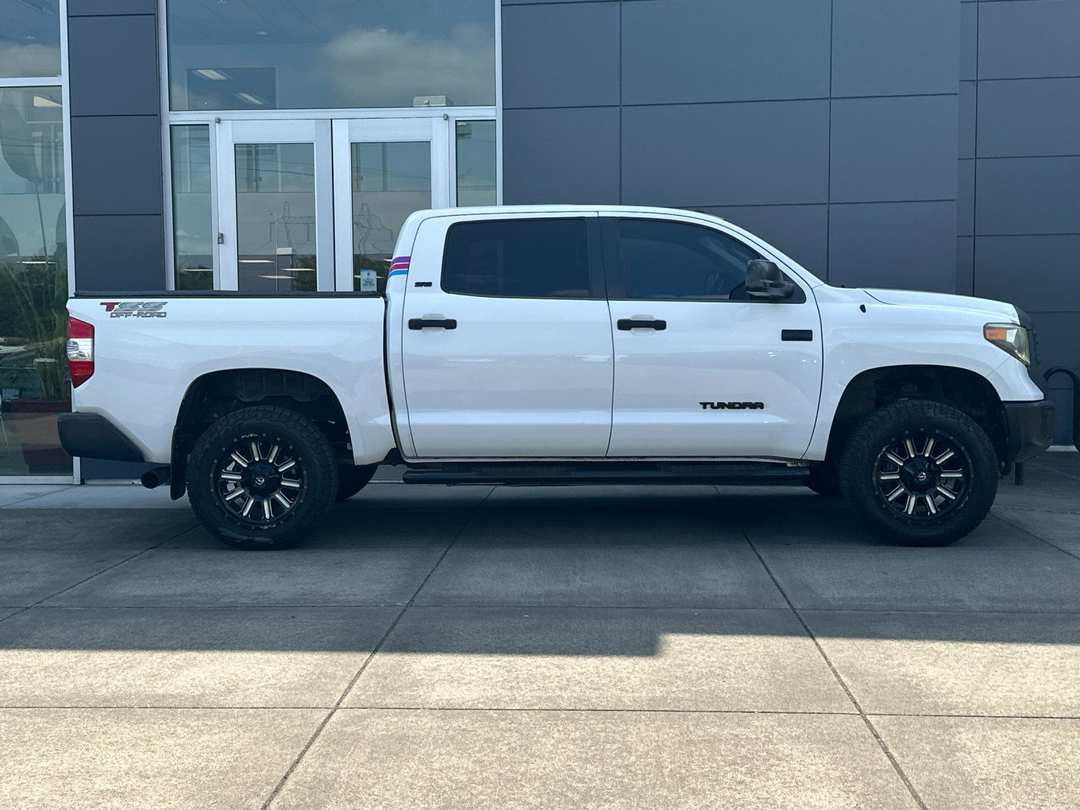 2019 Toyota Tundra SR5 - Image 2