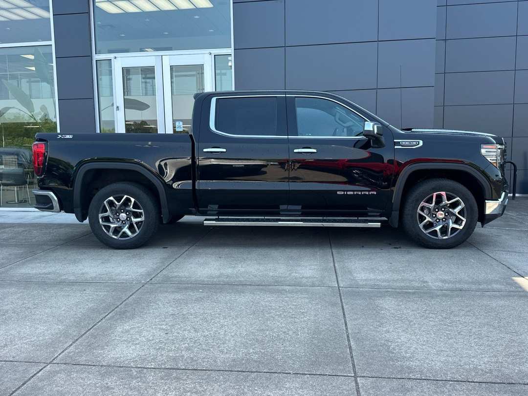 2023 GMC Sierra 1500 SLT - Image 2