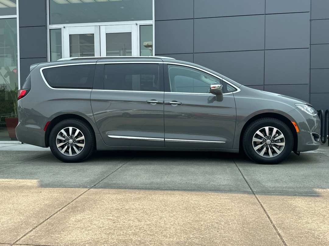 2020 Chrysler Pacifica Hybrid Limited - Image 2