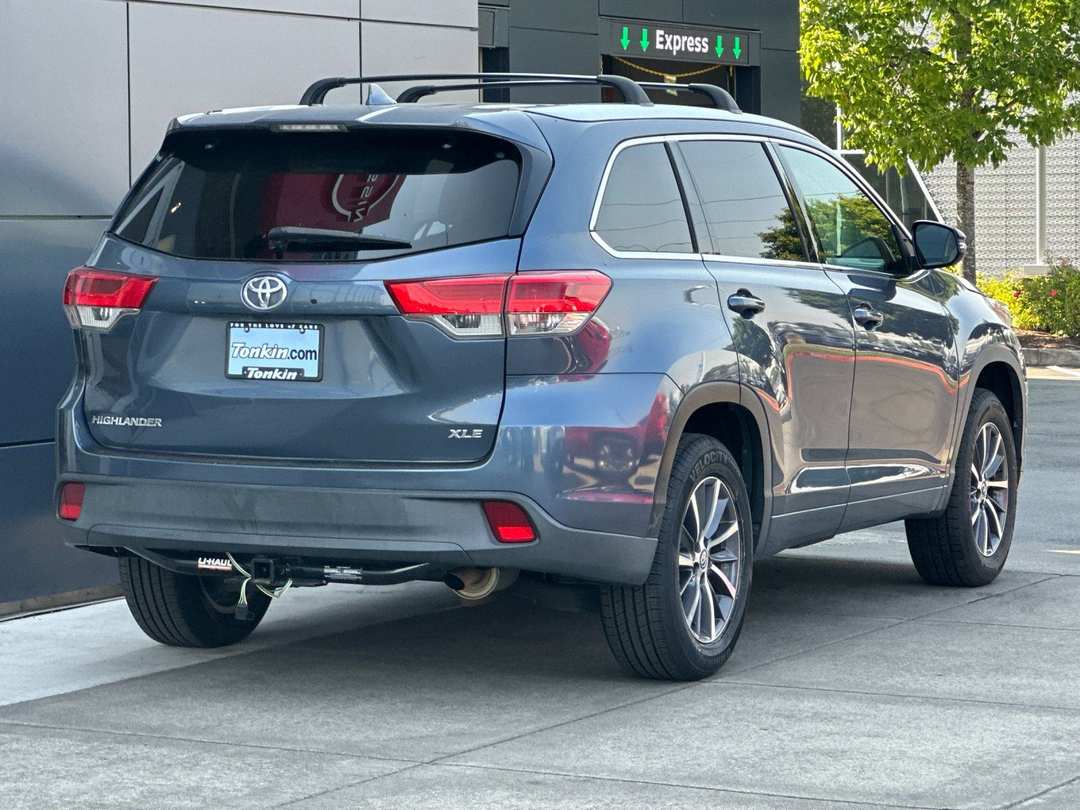 2017 Toyota Highlander XLE - Image 3