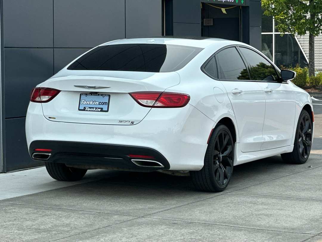 2015 Chrysler 200 S - Image 3