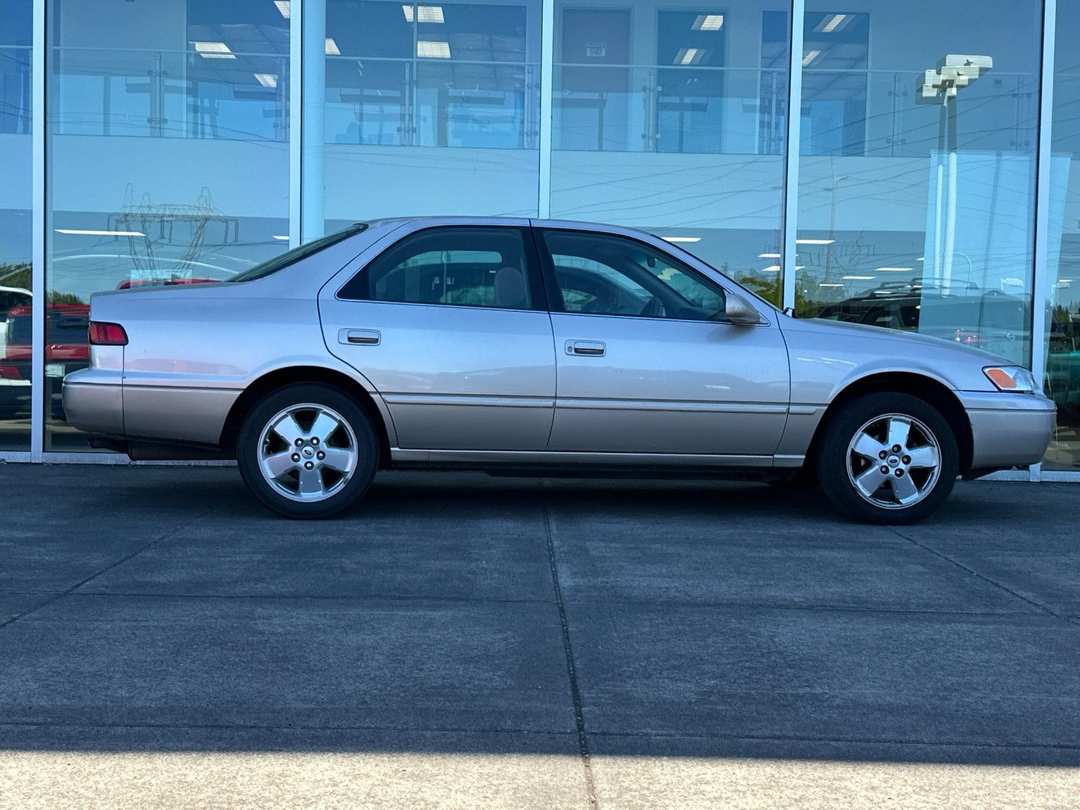 1999 Toyota Camry CE - Image 2
