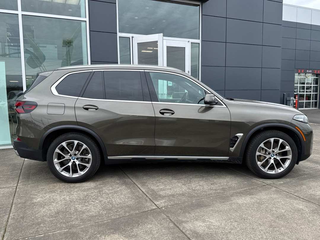 2024 BMW X5 xDrive50e - Image 2