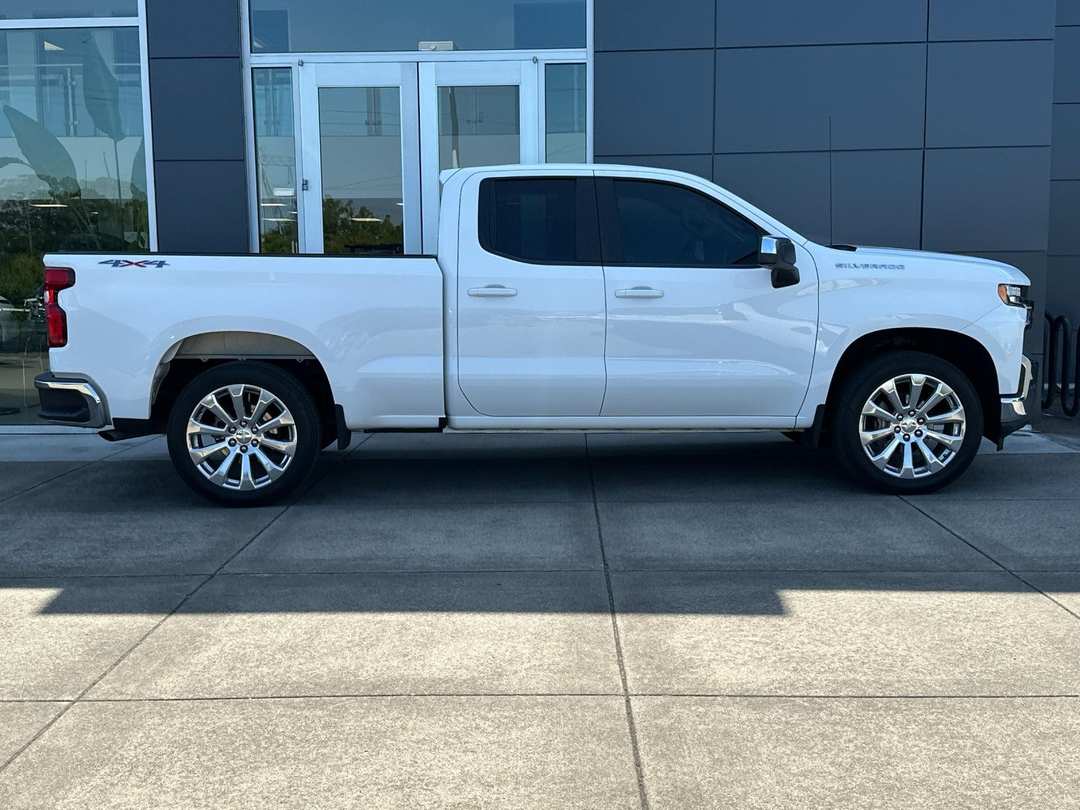 2020 Chevrolet Silverado 1500 LT - Image 2