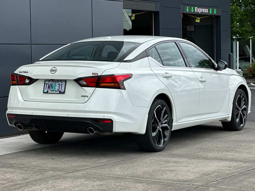2025 Nissan Altima 2.5 SR - Image 3