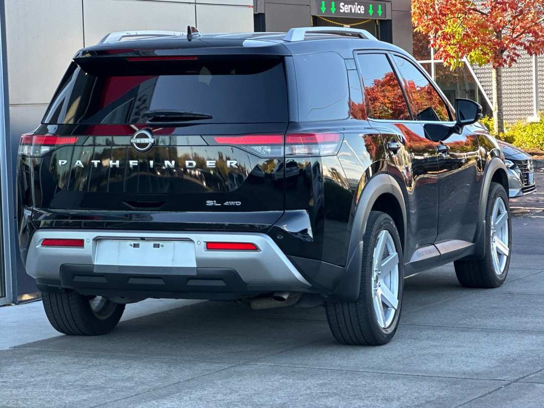 2024 Nissan Pathfinder SL - Image 3