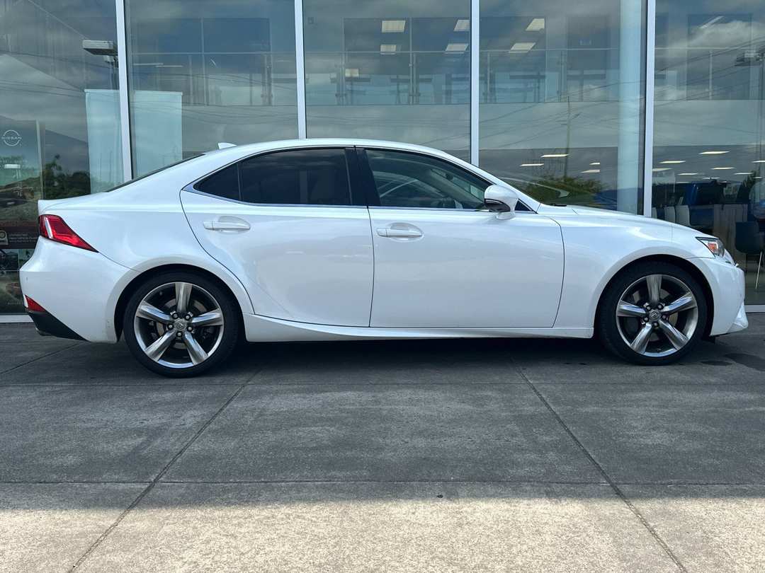 2015 Lexus Is 350 - Image 2