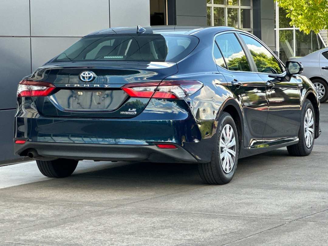 2021 Toyota Camry Hybrid LE - Image 3